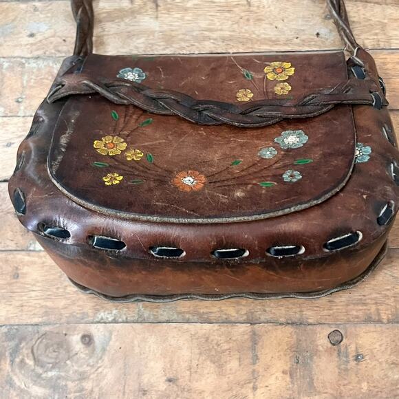 Vintage Shoulder Bag 8.5in Hand Tooled Braided Leather W/ Hand Painted Flowers - Picture 4 of 15